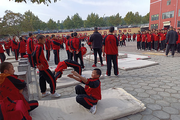 武校