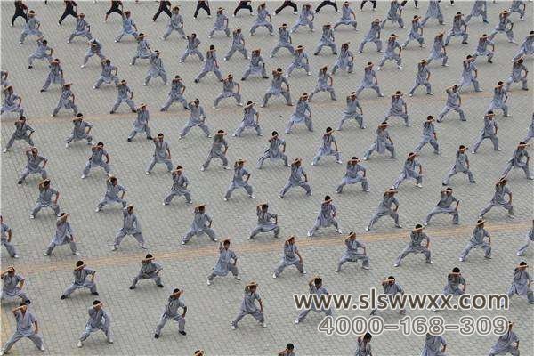 嵩山少林寺武术学校的学员