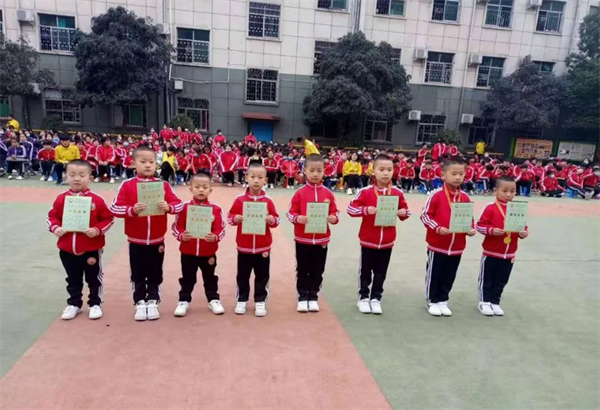 嵩山少林寺武术学校孩子得奖