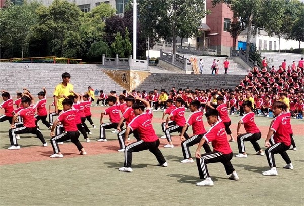 嵩山少林小龙武术学校学生训练