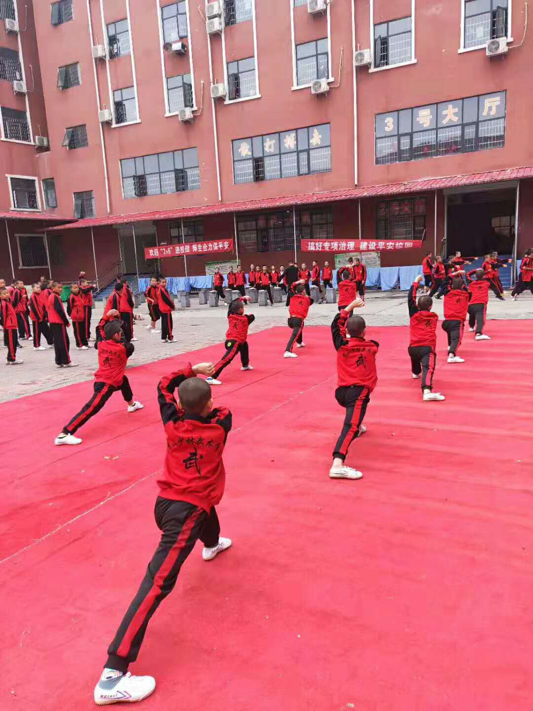 嵩山少林寺武术学校学员日常练功—随手拍