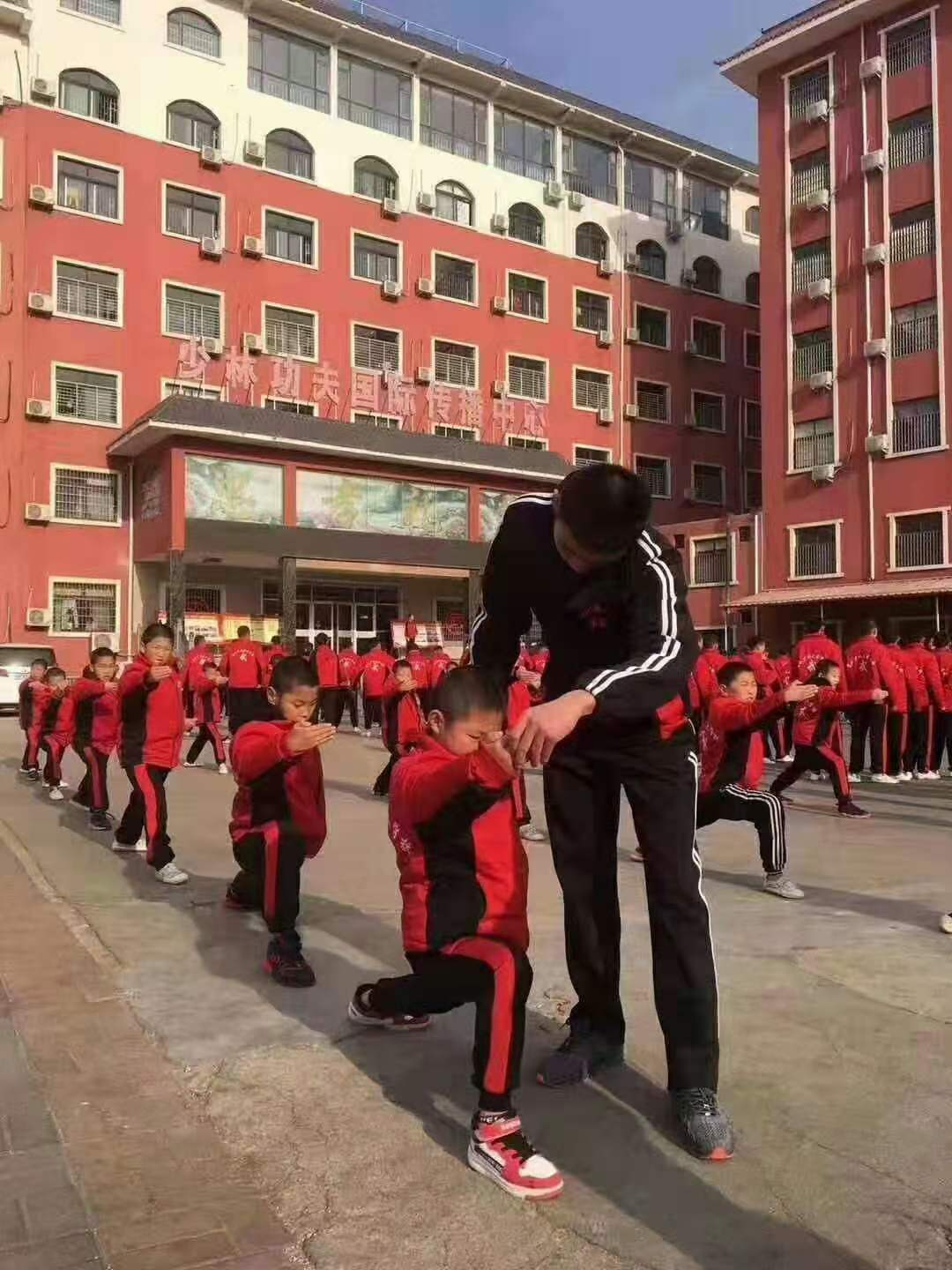 少林寺武校女生习武现场