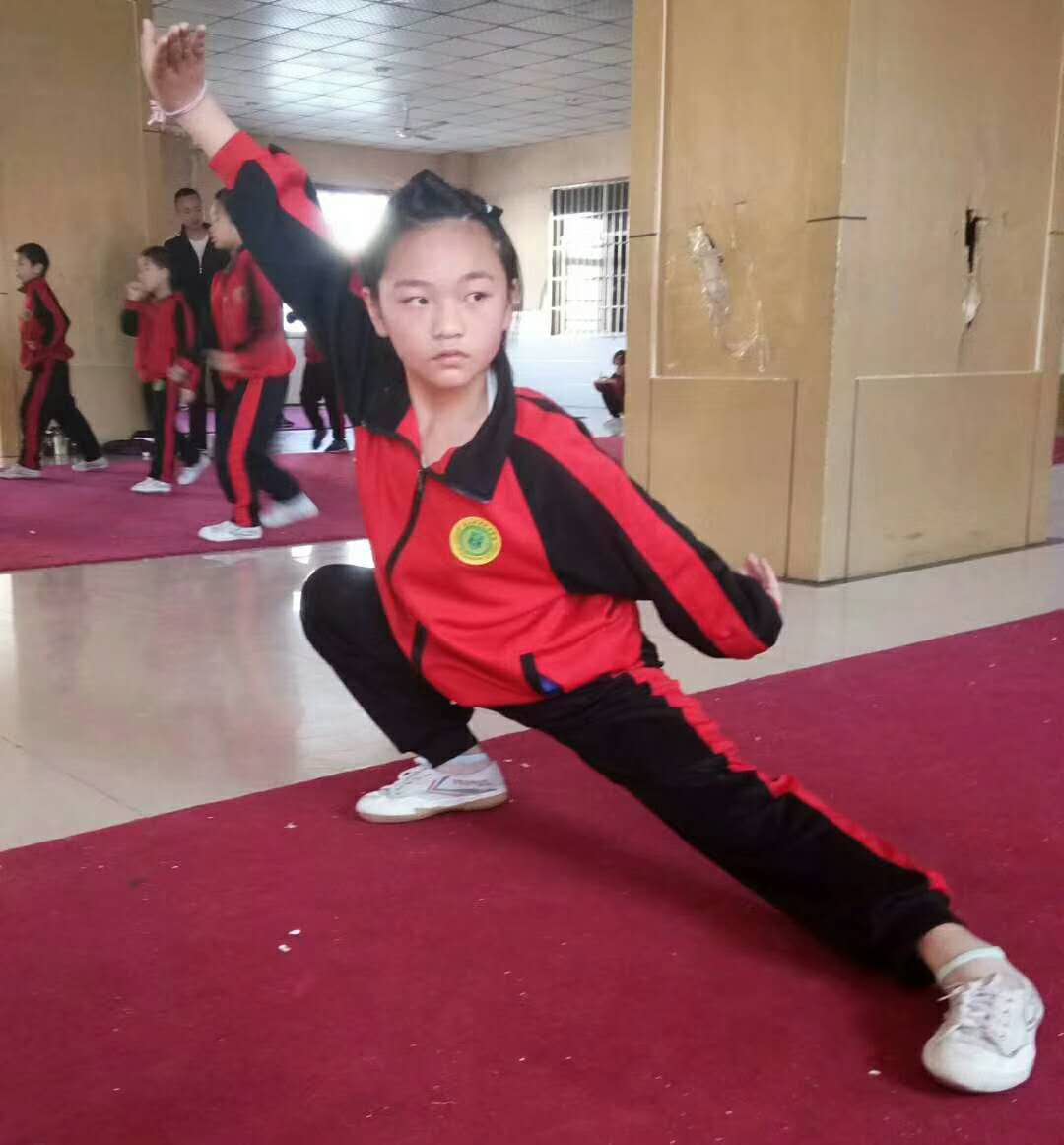 少林寺武校女生习武现场