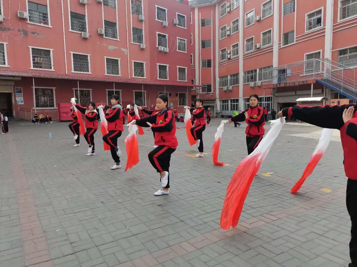 少林寺武校女生习武现场